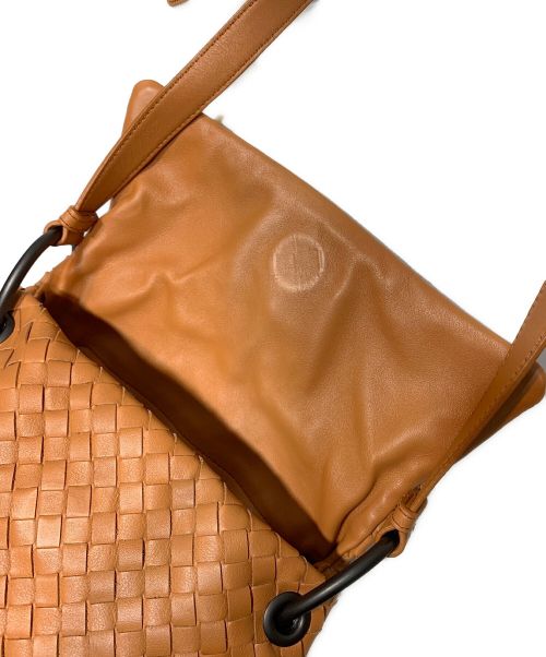 BOTTEGA VENETA（ボッテガベネタ）BOTTEGA VENETA (ボッテガベネタ) イントレチャートショルダーバッグ ベージュの古着・服飾アイテム