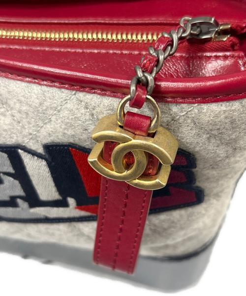 CHANEL（シャネル）CHANEL (シャネル) ガブリエル ドゥ チェーンショルダーバッグ グレー×ネイビーの古着・服飾アイテム