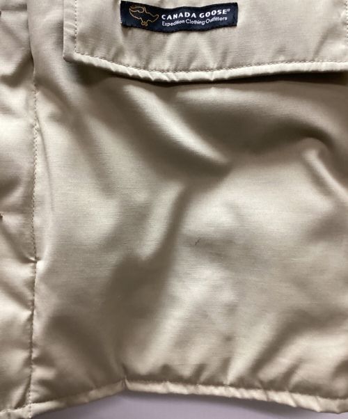 CANADA GOOSE（カナダグース）CANADA GOOSE (カナダグース) ダウンジャケット ベージュ サイズ:Lの古着・服飾アイテム