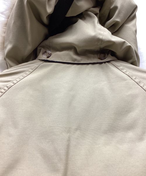 CANADA GOOSE（カナダグース）CANADA GOOSE (カナダグース) ダウンジャケット ベージュ サイズ:Lの古着・服飾アイテム