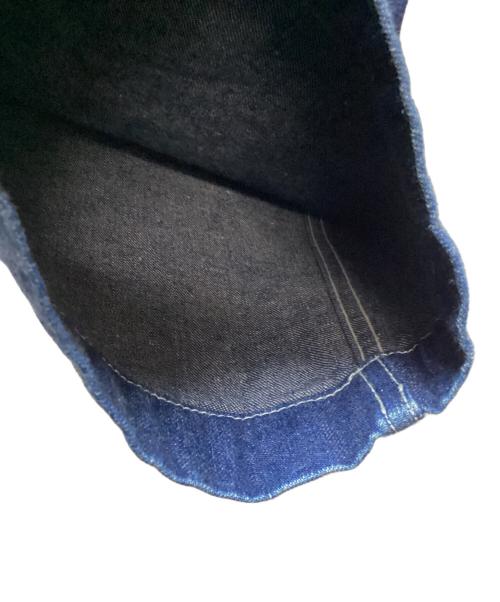 COMOLI（コモリ）COMOLI (コモリ) ベルテッドデニムパンツ インディゴの古着・服飾アイテム