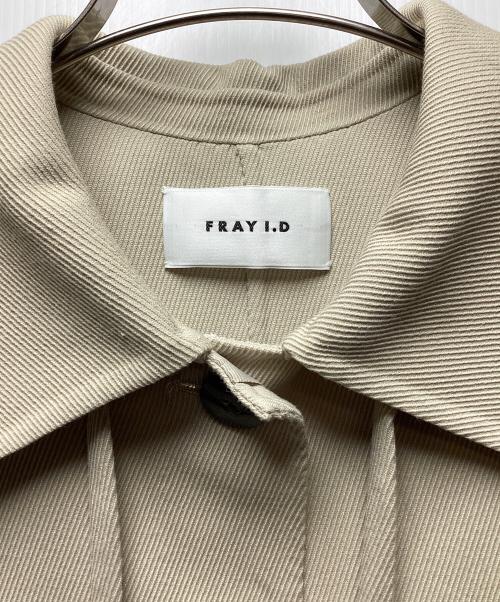 FRAY ID（フレイ アイディー）FRAY ID (フレイ アイディー) ケープステンカラーツイルリバーコート ベージュの古着・服飾アイテム