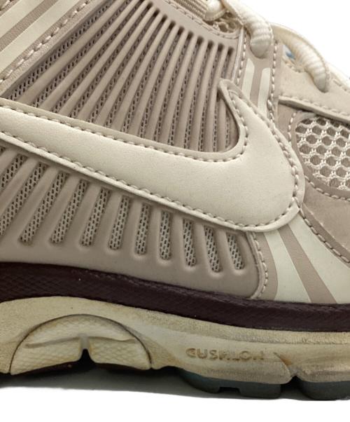 NIKE（ナイキ）NIKE (ナイキ) スニーカー ベージュ サイズ:28cmの古着・服飾アイテム