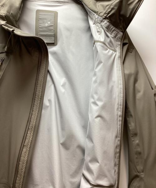 DESCENTE（デサント）DESCENTE (デサント) ハードシェルジャケット ベージュ サイズ:Lの古着・服飾アイテム