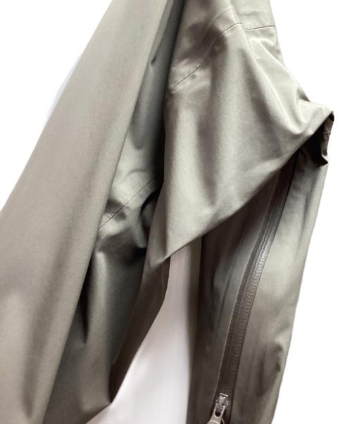 DESCENTE（デサント）DESCENTE (デサント) ハードシェルジャケット ベージュ サイズ:Lの古着・服飾アイテム