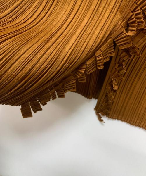 PLEATS PLEASE（プリーツプリーズ）PLEATS PLEASE (プリーツプリーズ) ノースリーブワンピース キャメル サイズ:5の古着・服飾アイテム