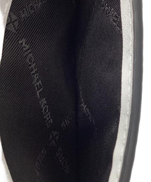 MICHAEL KORS（マイケル・コース）MICHAEL KORS (マイケル・コース) カードケース ホワイト×ブラックの古着・服飾アイテム