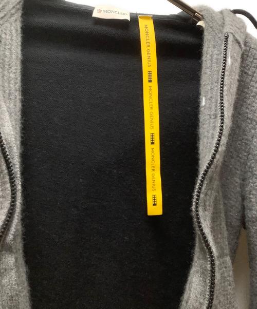 MONCLER GENIUS（モンクレール ジーニアス）MONCLER GENIUS (モンクレール ジーニアス) パーカー グレー×ブラック サイズ:Mの古着・服飾アイテム