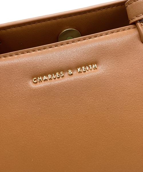 CHARLES & KEITH（チャールズアンドキース）CHARLES & KEITH (チャールズアンドキース) トートバッグ キャメルの古着・服飾アイテム