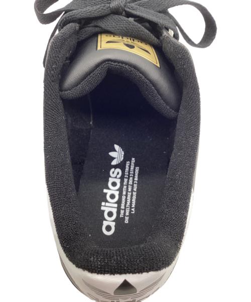 adidas（アディダス）adidas (アディダス) ローカットスニーカー ブラック サイズ:26cmの古着・服飾アイテム