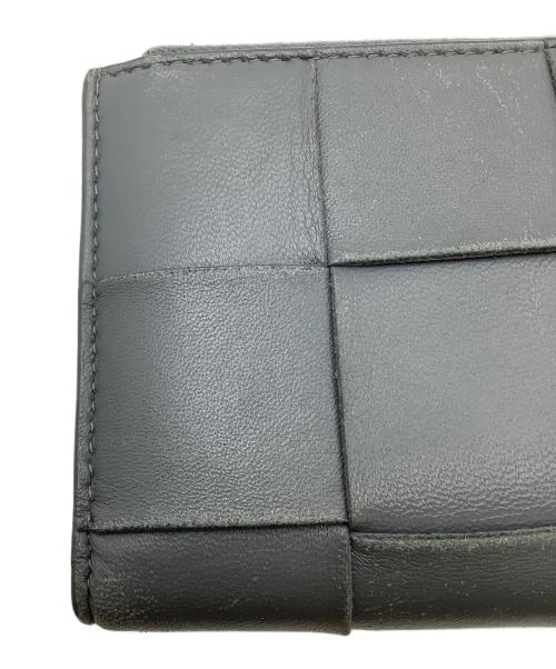 BOTTEGA VENETA（ボッテガベネタ）BOTTEGA VENETA (ボッテガベネタ) 2つ折り財布 グレーの古着・服飾アイテム