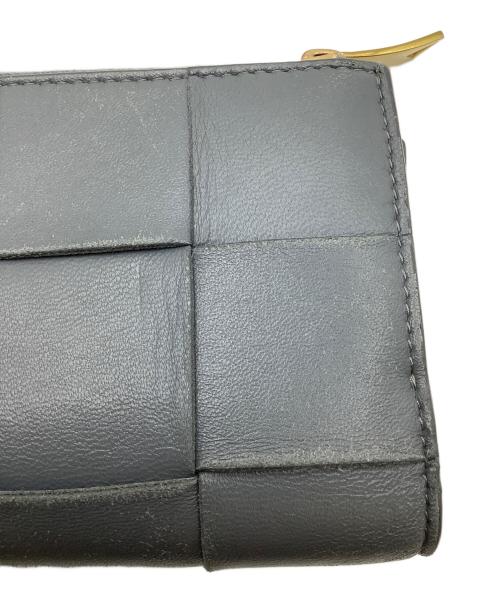 BOTTEGA VENETA（ボッテガベネタ）BOTTEGA VENETA (ボッテガベネタ) 2つ折り財布 グレーの古着・服飾アイテム
