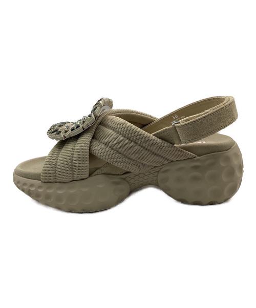 Roger Vivier（ロジェ ヴィヴィエ）Roger Vivier (ロジェ ヴィヴィエ) ヴィヴランライトファブリックサンダル ベージュ サイズ:36の古着・服飾アイテム