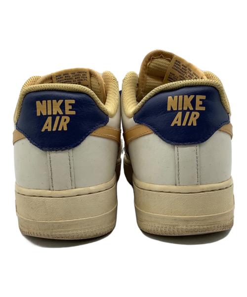 NIKE（ナイキ）NIKE (ナイキ) ローカットスニーカー ホワイト×ベージュ サイズ:25.5の古着・服飾アイテム