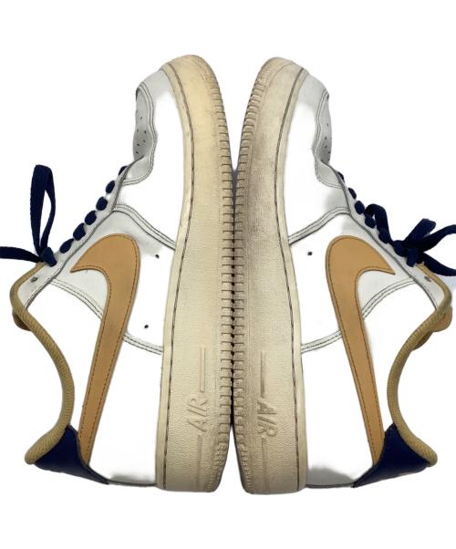 NIKE（ナイキ）NIKE (ナイキ) ローカットスニーカー ホワイト×ベージュ サイズ:25.5の古着・服飾アイテム
