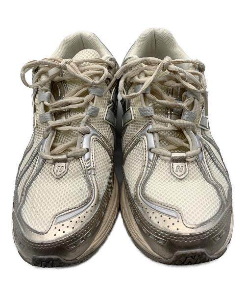 NEW BALANCE（ニューバランス）NEW BALANCE (ニューバランス) ローカットスニーカー ホワイト×シルバー サイズ:27.5cmの古着・服飾アイテム