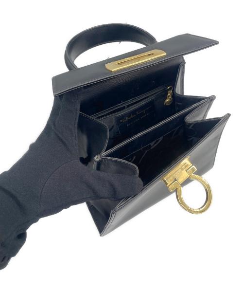 Salvatore Ferragamo（サルヴァトーレ フェラガモ）Salvatore Ferragamo (サルヴァトーレ フェラガモ) ミニハンドバッグ ブラック×ゴールドの古着・服飾アイテム