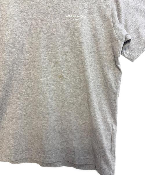COMME des GARCONS（コムデギャルソン）COMME des GARCONS (コムデギャルソン) ロゴ半袖Tシャツ ライトグレー サイズ:Mの古着・服飾アイテム