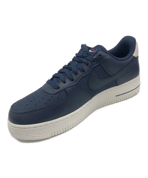 NIKE（ナイキ）NIKE (ナイキ) NIKE WOMON'S AIR FORCE1(ナイキ  ウィメンズ エアフォース1) ネイビー×ホワイト サイズ:27.5 未使用品の古着・服飾アイテム