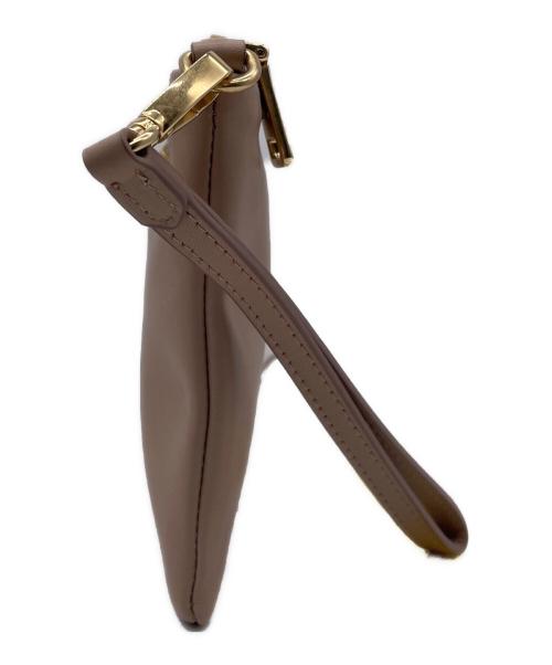 MIU MIU（ミュウミュウ）MIU MIU (ミュウミュウ) クラッチバッグ ベージュの古着・服飾アイテム