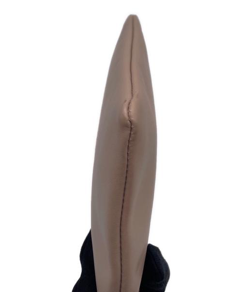 MIU MIU（ミュウミュウ）MIU MIU (ミュウミュウ) クラッチバッグ ベージュの古着・服飾アイテム