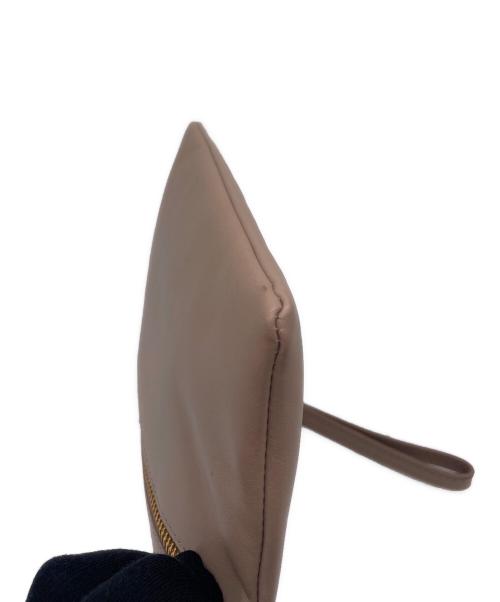 MIU MIU（ミュウミュウ）MIU MIU (ミュウミュウ) クラッチバッグ ベージュの古着・服飾アイテム