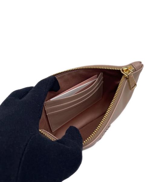 MIU MIU（ミュウミュウ）MIU MIU (ミュウミュウ) クラッチバッグ ベージュの古着・服飾アイテム