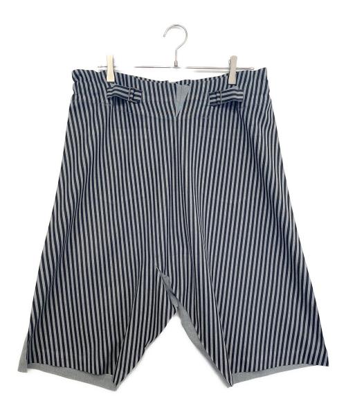 me ISSEY MIYAKE（ミーイッセイ ミヤケ）me ISSEY MIYAKE (ミーイッセイ ミヤケ) ハーフパンツ グレー サイズ:Freeの古着・服飾アイテム