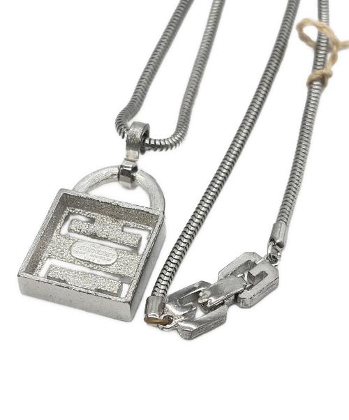 GIVENCHY（ジバンシィ）GIVENCHY (ジバンシィ) スクエアロゴネックレス シルバーの古着・服飾アイテム