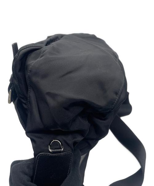 PRADA（プラダ）PRADA (プラダ) ナイロンメッセンジャーバッグ ブラックの古着・服飾アイテム