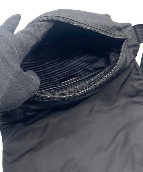 PRADA（プラダ）PRADA (プラダ) ナイロンメッセンジャーバッグ ブラックの古着・服飾アイテム