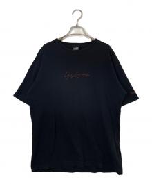 New Era×YOHJI YAMAMOTO（ニューエラ×ヨウジヤマモト）の古着「NEW ERA × Yohji Yamamotoシグネチャーロゴ Tシャツ」｜ブラック