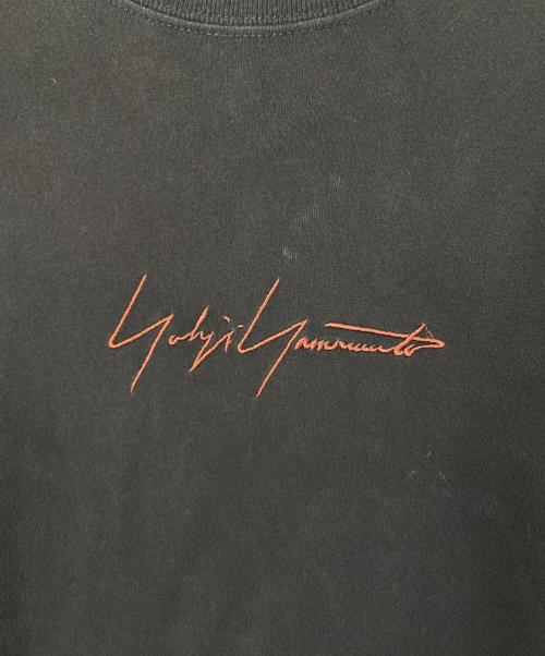 New Era（ニューエラ）New Era (ニューエラ) YOHJI YAMAMOTO (ヨウジヤマモト) NEW ERA × Yohji Yamamotoシグネチャーロゴ Tシャツ ブラック サイズ:Lの古着・服飾アイテム