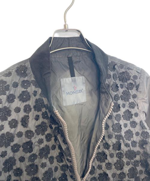 MONCLER（モンクレール）MONCLER (モンクレール) フラワーレースナイロンジャケット グレーの古着・服飾アイテム