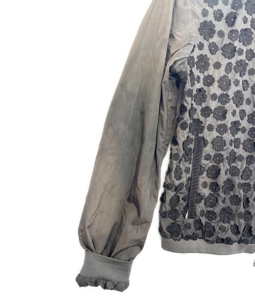 MONCLER（モンクレール）MONCLER (モンクレール) フラワーレースナイロンジャケット グレーの古着・服飾アイテム