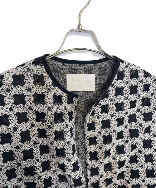 BALLSEY（ボールジィ）BALLSEY (ボールジィ) フラッフィーヤーンエンブロイダリー クルーネックジャケット ホワイト×ブラック サイズ:36 未使用品の古着・服飾アイテム