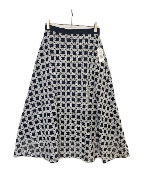 BALLSEY（ボールジィ）BALLSEY (ボールジィ) フラッフィーヤーンエンブロイダリー フレアスカート ホワイト×ブラック サイズ:36 未使用品の古着・服飾アイテム