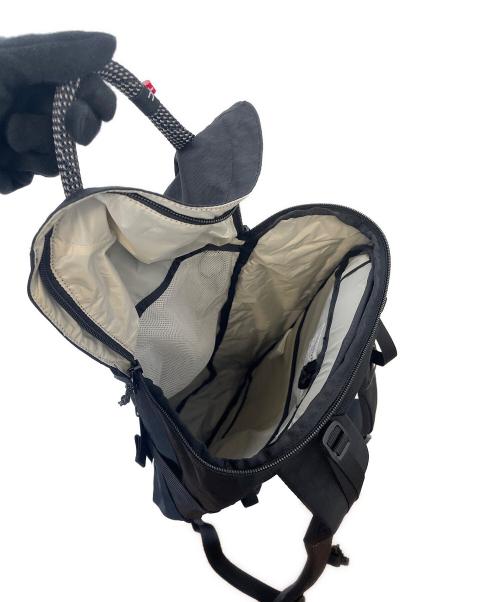 on（オン）on (オン) バックパック ブラックの古着・服飾アイテム