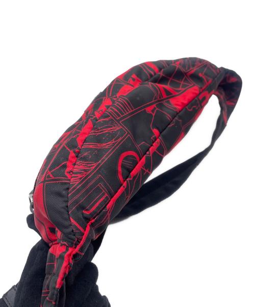 PRADA（プラダ）PRADA (プラダ) ボディバッグ レッド×ブラックの古着・服飾アイテム