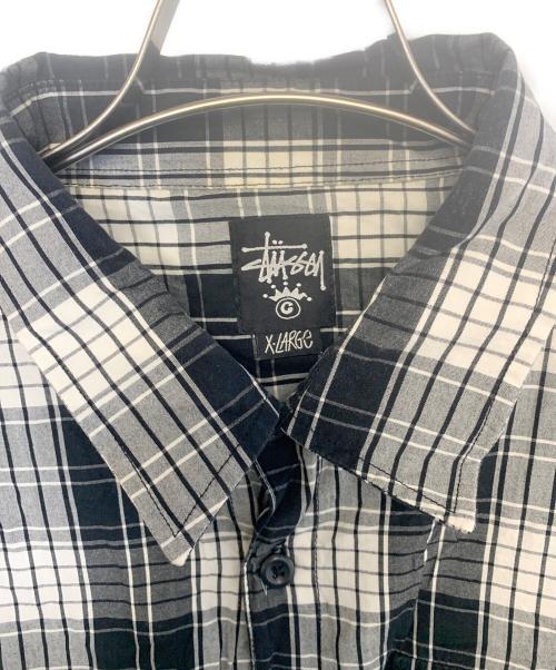 stussy（ステューシー）stussy (ステューシー) 半袖シャツ ブラック×ホワイト サイズ:XLの古着・服飾アイテム