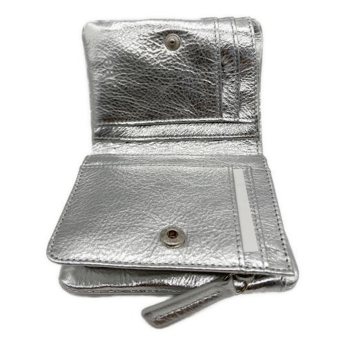 EAR（イア）EAR (イア) 2つ折り財布 シルバーの古着・服飾アイテム