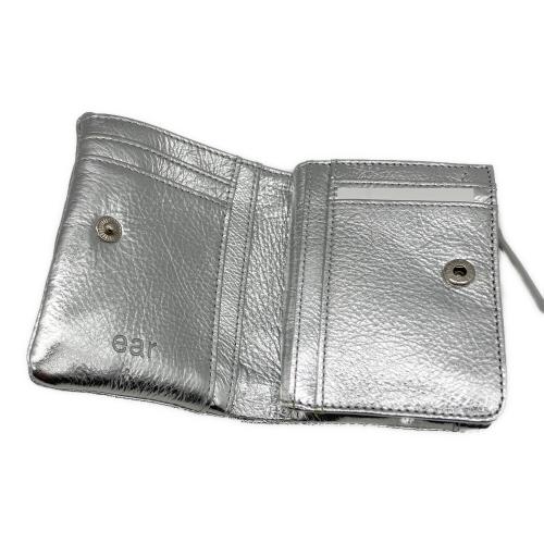 EAR（イア）EAR (イア) 2つ折り財布 シルバーの古着・服飾アイテム
