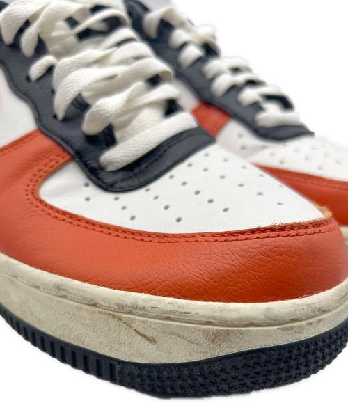 NIKE（ナイキ）NIKE (ナイキ) AIR FORCE1 ブラック×ホワイト×オレンジ サイズ:26.5の古着・服飾アイテム