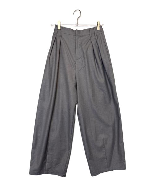 SOLAMONAT LARME（ソラモナラーム）SOLAMONAT LARME (ソラモナラーム) タックパンツ グレー サイズ:40の古着・服飾アイテム