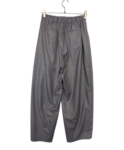 SOLAMONAT LARME（ソラモナラーム）SOLAMONAT LARME (ソラモナラーム) タックパンツ グレー サイズ:40の古着・服飾アイテム