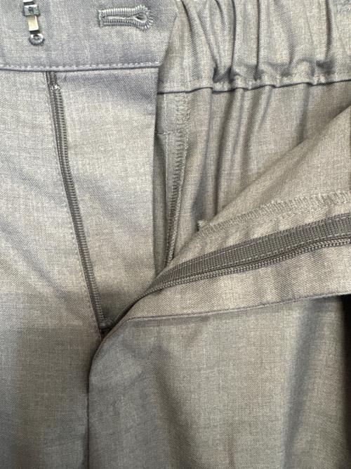 SOLAMONAT LARME（ソラモナラーム）SOLAMONAT LARME (ソラモナラーム) タックパンツ グレー サイズ:40の古着・服飾アイテム