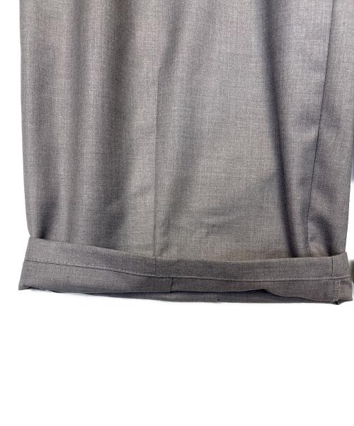 SOLAMONAT LARME（ソラモナラーム）SOLAMONAT LARME (ソラモナラーム) タックパンツ グレー サイズ:40の古着・服飾アイテム