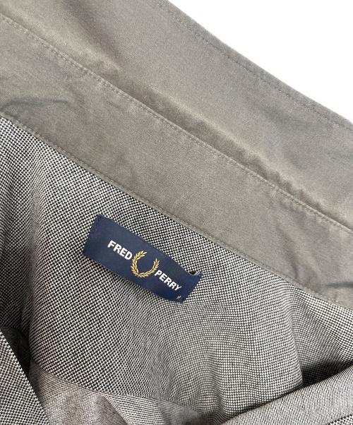 FRED PERRY（フレッドペリー）FRED PERRY (フレッドペリー) 半袖シャツ グレー サイズ:Mの古着・服飾アイテム
