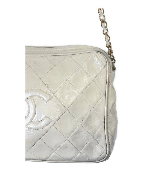 CHANEL（シャネル）CHANEL (シャネル) チェーンショルダーバッグ ホワイトの古着・服飾アイテム