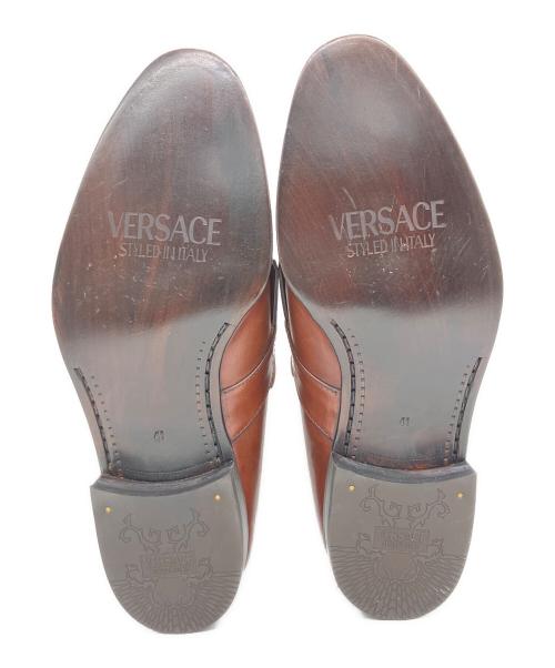 VERSACE（ヴェルサーチェ）VERSACE (ヴェルサーチェ) VERSACE（ヴェルサーチェ）スタッズレザーシューズ ブラウン サイズ:25cmの古着・服飾アイテム